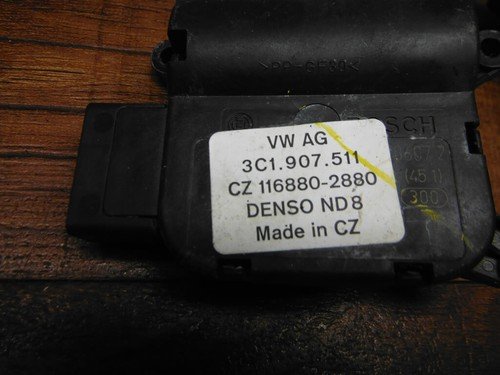 06-10 VW PASSAT CONTROL UNIT PRESSURE SENSOR RELAY SERVO MOTOR LOT - Image 2