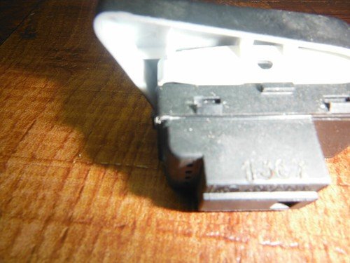 06-10 VW PASSAT DOOR CONTROL POWER LOCK SWITCH FRONT LH DRIVER - Image 2