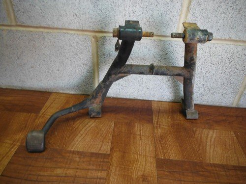 83 SUZUKI GR 650 GR650 TEMPTER CENTERSTAND CENTER STAND - Image 4