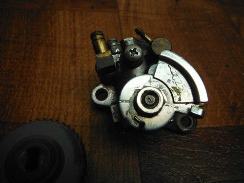 2013 aprilia sr50 sr50r SR 50 R ENGINE OIL PUMP W GEAR - Image 4