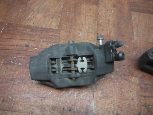 2004 bmw r1150rt RIGHT LEFT FRONT BRAKE CALIPER SET PAIR CALIPERS W PADS BREMBO - Image 4