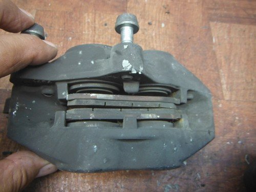 2004 bmw r1150rt RIGHT LEFT FRONT BRAKE CALIPER SET PAIR CALIPERS W PADS BREMBO - Image 7