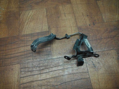 2015 13-16 triumph street triple RADIATOR MOUNT BACKET LEFT STAY COWL - Image 5
