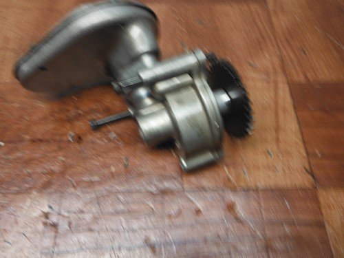 2005 suzuki boulevard C90 VL1500 ENGINE MOTOR OIL PUMP - Image 2
