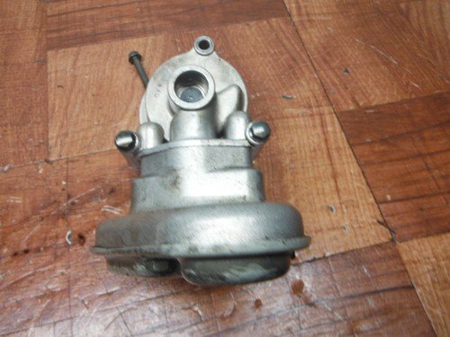 2005 suzuki boulevard C90 VL1500 ENGINE MOTOR OIL PUMP - Image 4