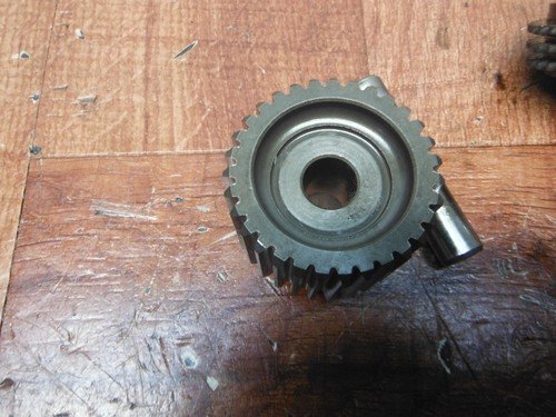 2005 suzuki boulevard C90 VL1500 ENGINE MOTOR IDLER IDLING GEAR - Image 2