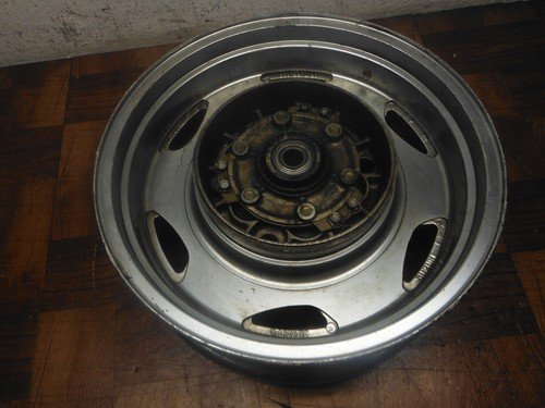 2005 suzuki boulevard C90 VL1500 REAR BACK WHEEL RIM - Image 3