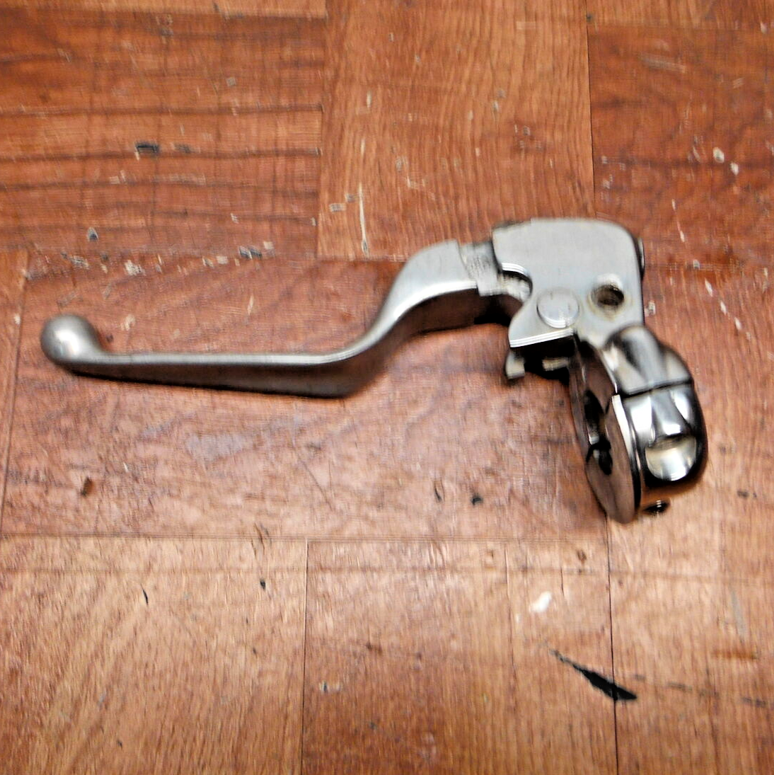 harley-davidson CLUTCH PERCH MOUNT WITH LEVER 38608-96 CHROME