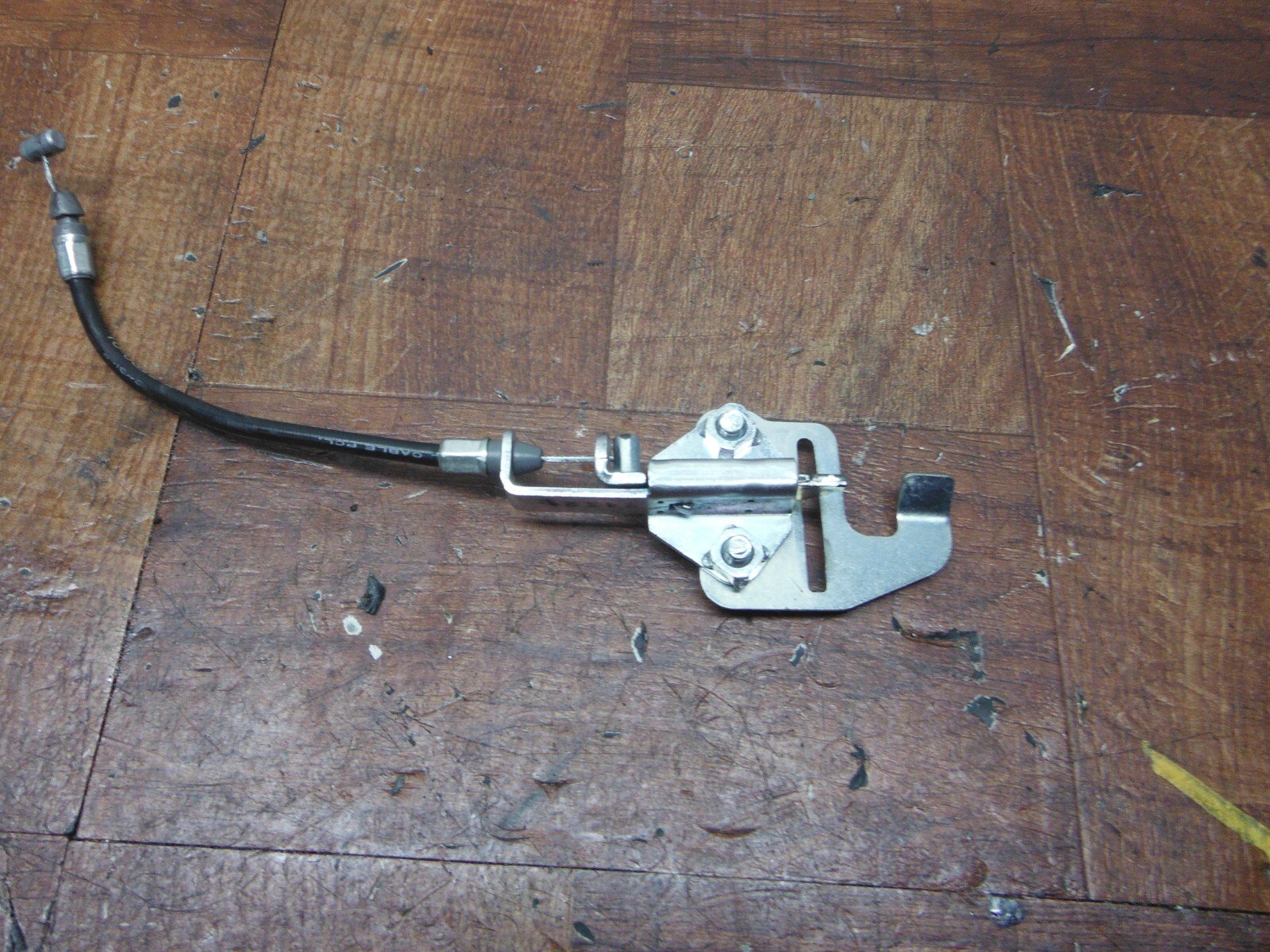 2020 - 2023 KAWASAKI EX650RPFNN NINJA EX 650 SEAT LATCH LOCK CABLE MECHANISM - Image 4