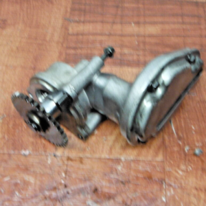 2005 suzuki boulevard C90 VL1500 ENGINE MOTOR OIL PUMP