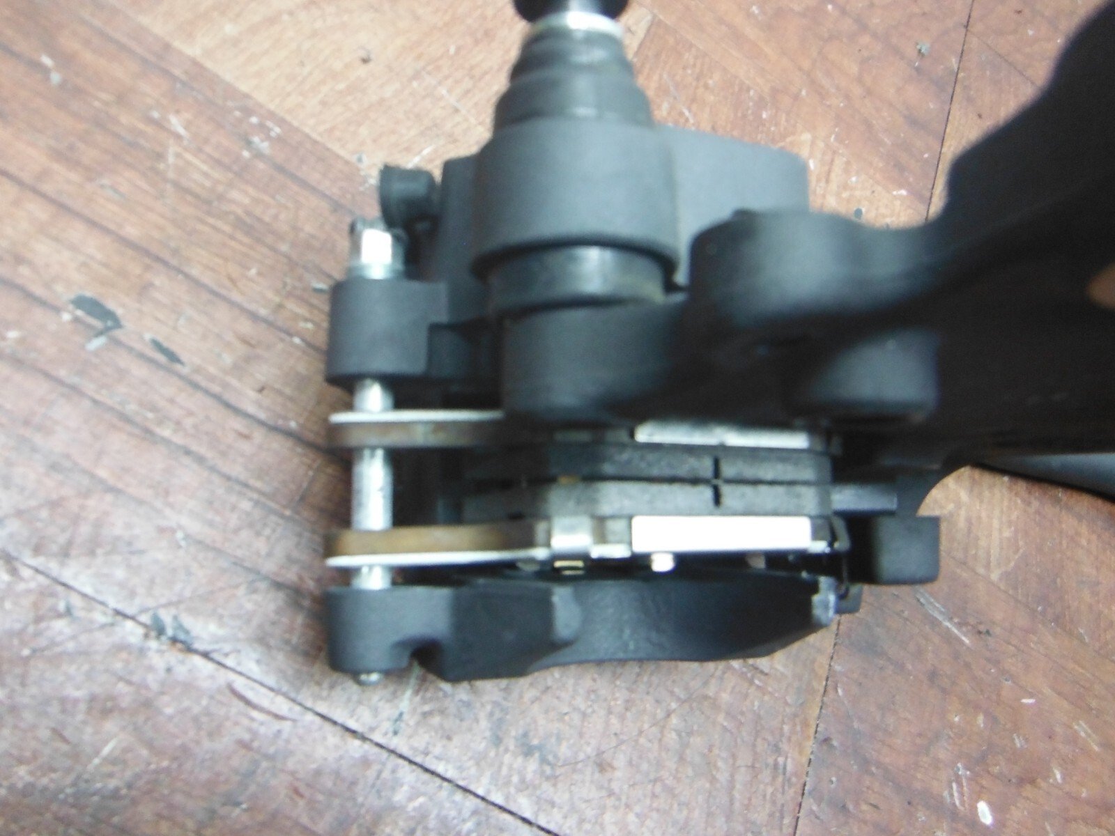 2023 kawasaki EX650 NINJA REAR BACK BRAKE CALIPER W MOUNT BRACKET - Image 5