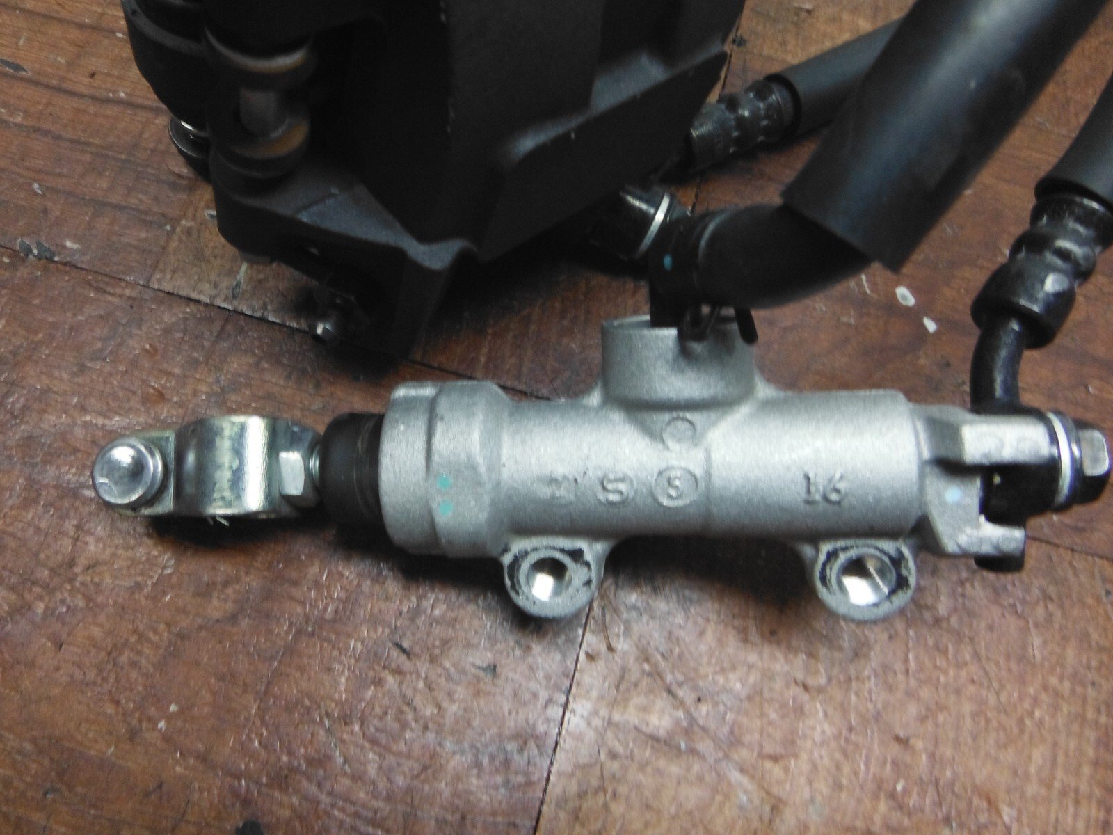 2023 kawasaki EX650 NINJA REAR BACK BRAKE CALIPER W MOUNT BRACKET - Image 8