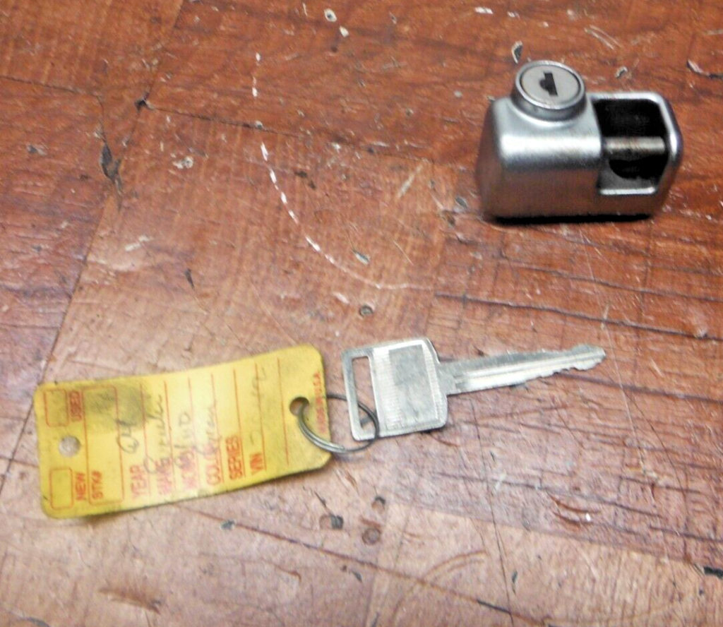 2005 suzuki boulevard C90 VL1500 HELMET HOLDER LOCK WITH KEY
